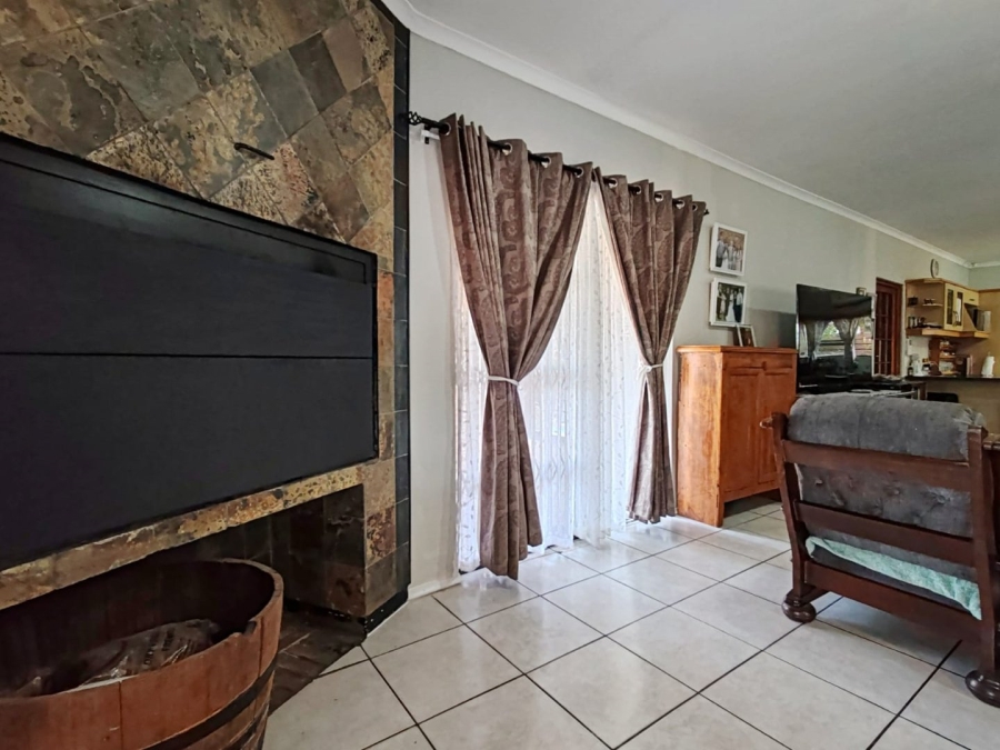 3 Bedroom Property for Sale in The Crest Western Cape